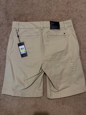 NWT Tommy Hilfiger Hollywood Short Size 4 Slim 9” Inseam